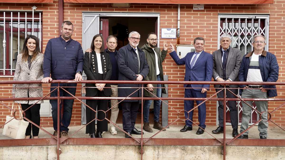 Imagen: El consejero de la Presidencia, Luis Miguel González Gago, presenta la convocatoria de ayudas para el mantenimiento de bares y centros de ocio en pequeños pueblos de Castilla y León / Campillo