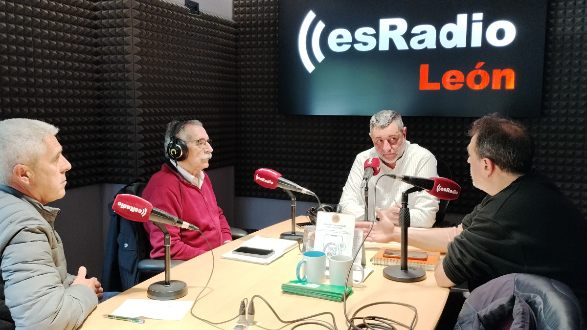 Imagen: Saturnino Rodríguez, Estanislao de Luis y Luismi Rodríguez durante la entrevista en el programa Manos Arriba 
