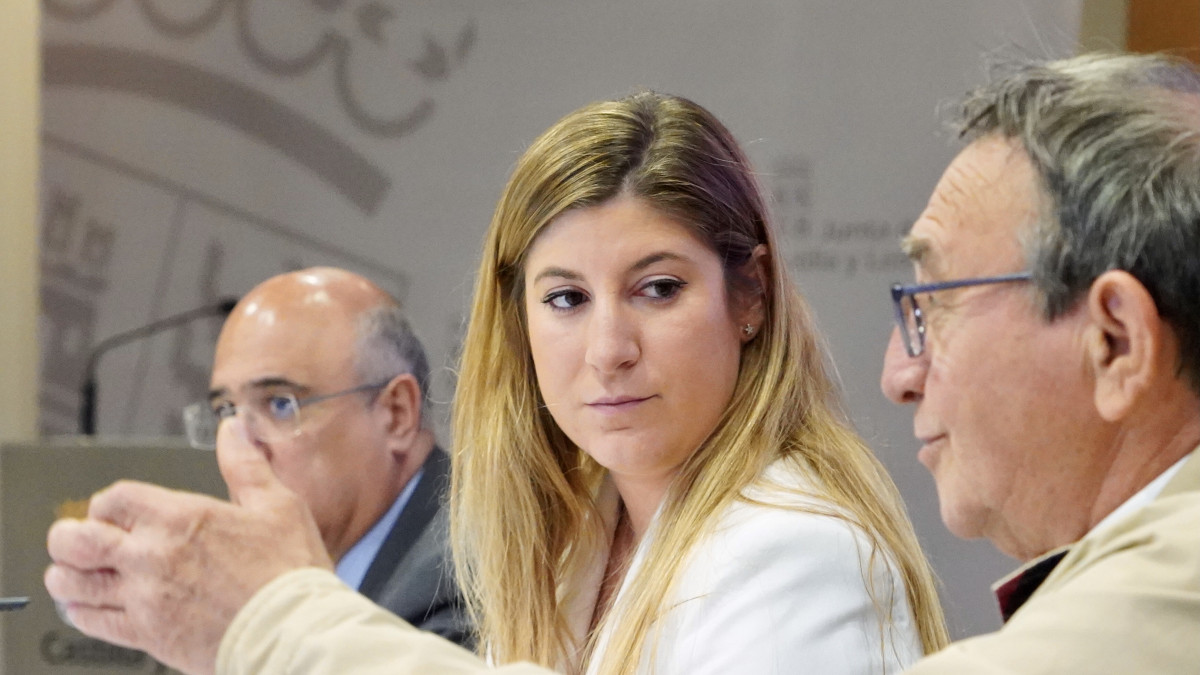 Imagen: ICAL. El subdelegado del Gobierno, Jacinto Canales; la delegada territorial de la Junta, Raquel Alonso, y el alcalde de Villalar de los comuneros, Luis Alonso Laguna.