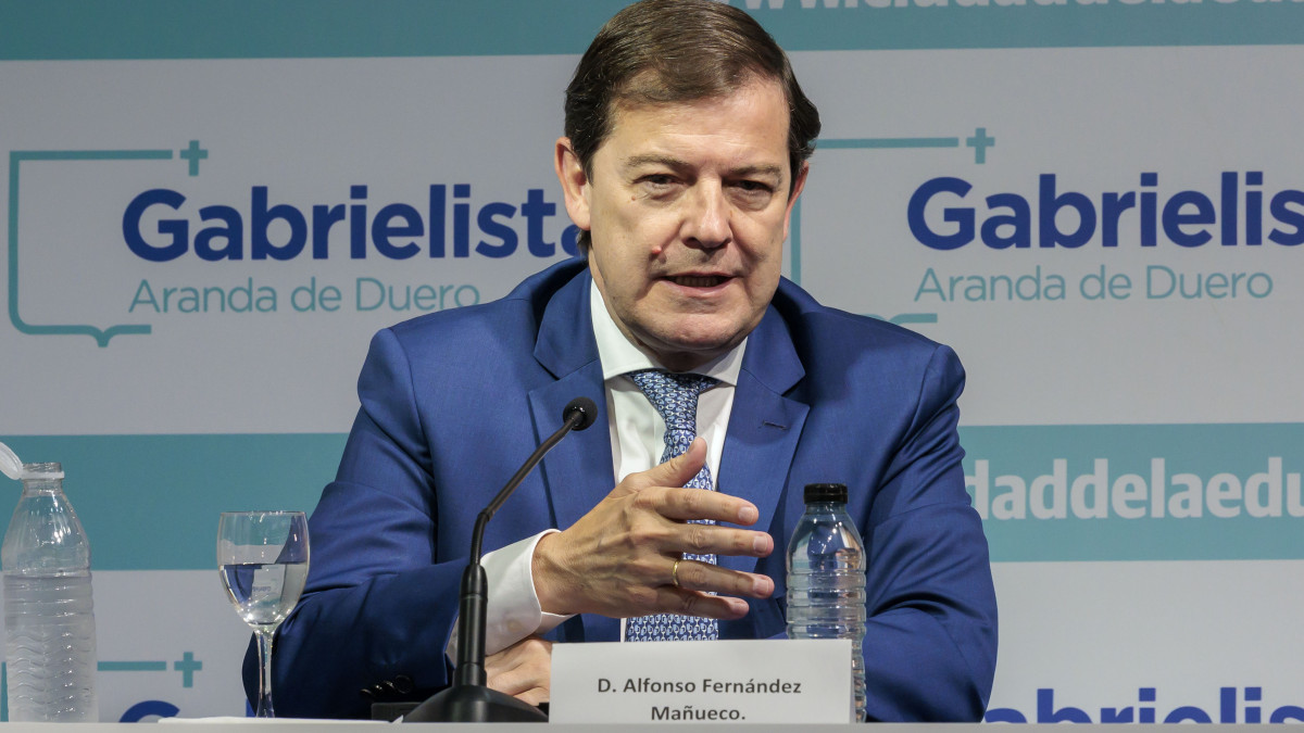 Imagen: El presidente Alfonso Fernández Mañueco durante su intervención en un foro en Burgos donde arremetió contra el modelo de financiación propuesto para Cataluña