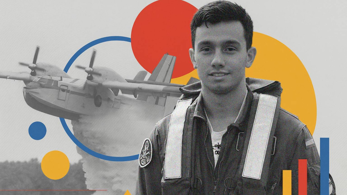 Imagen: El teniente Rubén Corral, a bordo de un hidroavión del Grupo 43 del Ejército del Aire, durante una misión de extinción sobre Castilla y León.