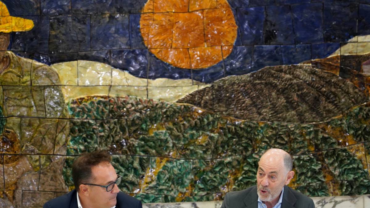 Imagen: ICAL. El presidente de ACOR, Jesús Posadas, y el director general de la cooperativa, José Luis Domínguez