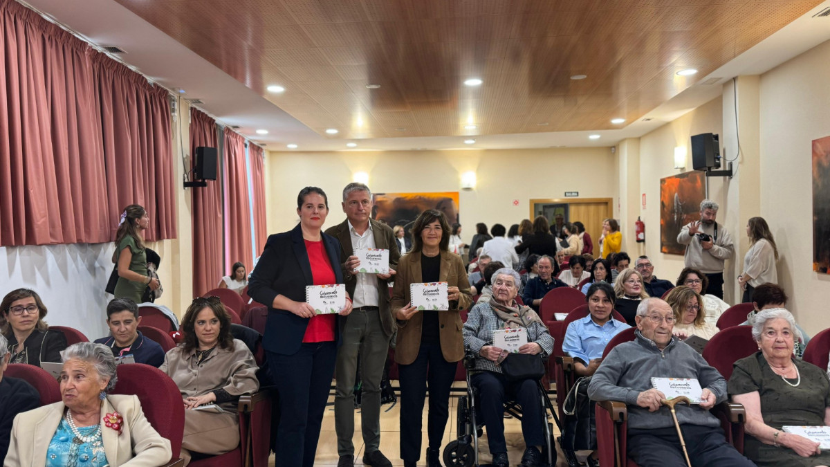 Imagen: En la presentación participaron Laura Prieto, diputada de Servicios Sociales, José Manuel Millán, delegado de Clece Noroeste, y la chef soriana con estrella Michelin Elena Lucas, del restaurante La Lobita.