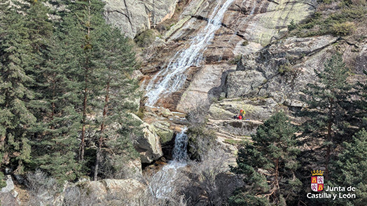 Imagen: Emergencias 112 Castilla y León. Imagen del rescate de una mujer en Palazuelos de Eresma (Segovia).