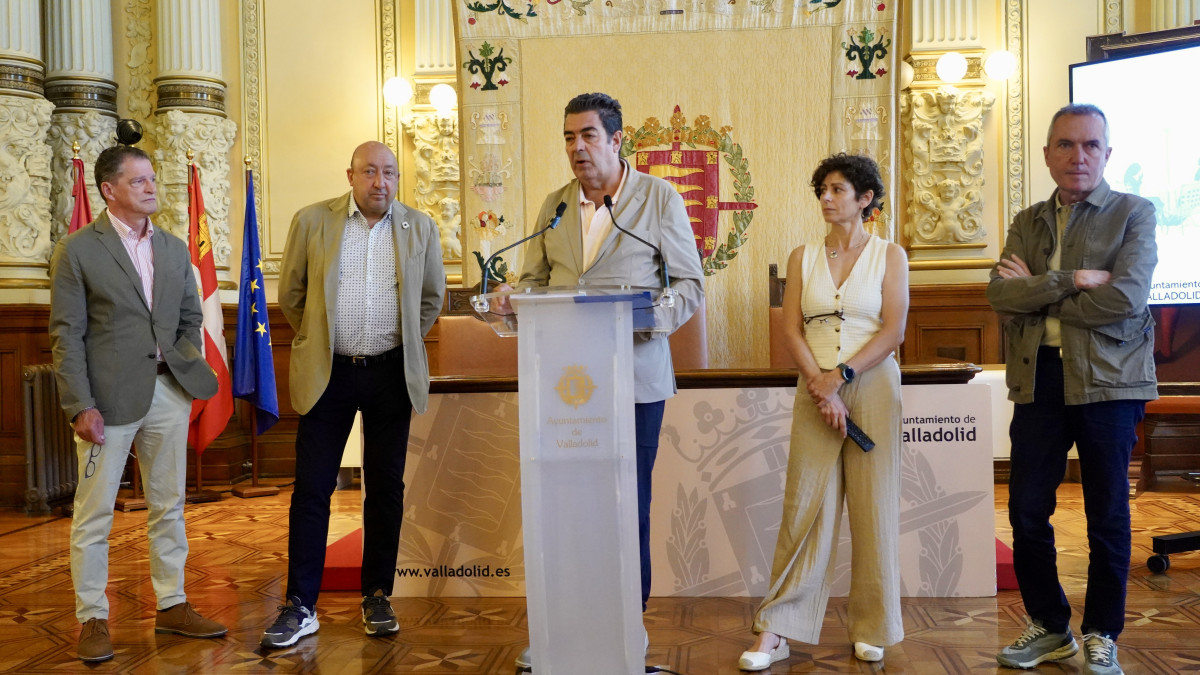 Imagen: ICAL. El Ayuntamiento de Valladolid presenta una ordenanza de terrazas para la Plaza Mayor.