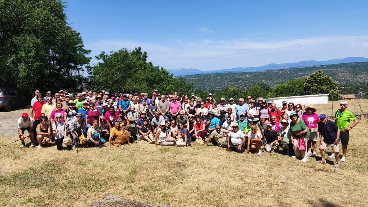 Imagen: Participantes en la ruta realizada por el entorno de la localidad de Cantagallo