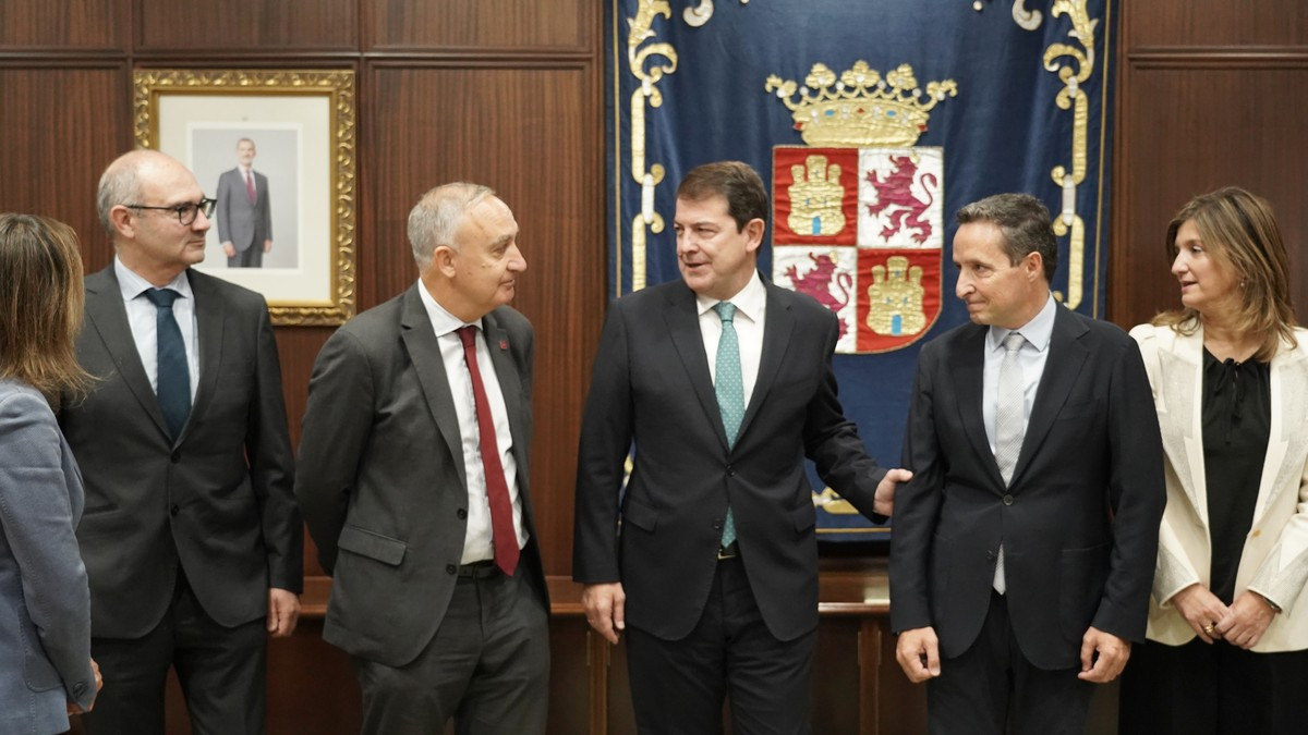 Imagen: ICAL. Los rectores de las cuatro universidades públicas acuerdan con el presidente de la Junta, Alfonso Fernández Mañueco, implantar nuevas titulaciones en Castilla y León.