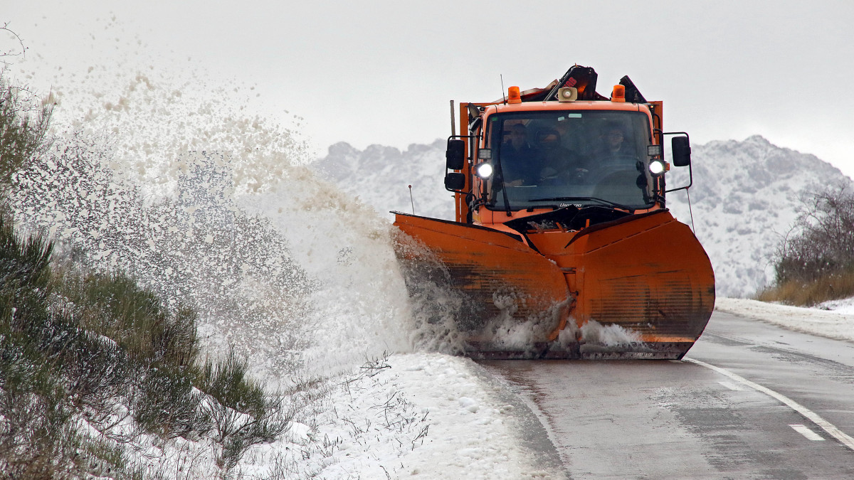 Imagen: Peio García - La nieve cubre la montaña de León en el puerto de Pajares y la comarca de los Argüellos