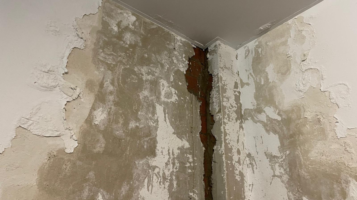 Imagen: AMPA/Goteras, charcos y condiciones insalubres en el Colegio de La Palomera.