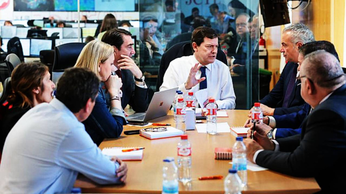 Imagen: Mañueco participa en el Comité de Crisis establecido en el 112 por el apagón