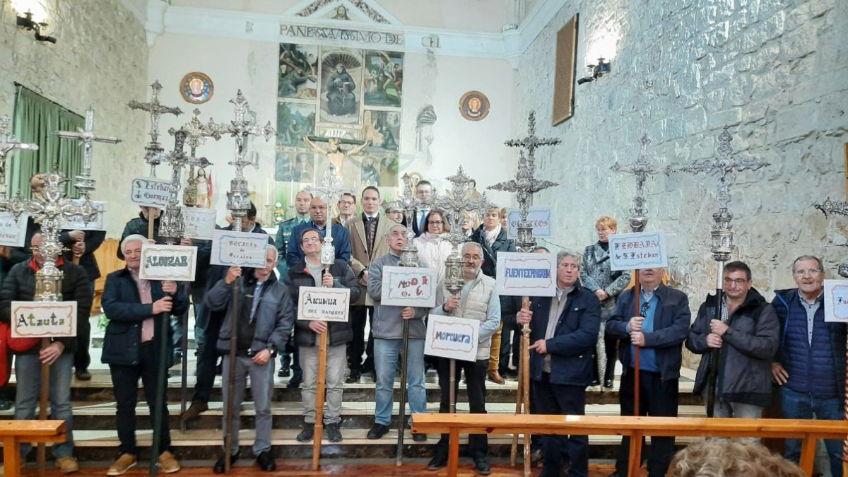 Imagen: San Esteban de Gormaz y las localidades integrantes de la asociación religiosa de la Concordia del Santísimo Cristo de la Buena Dicha y de la Virgen del Rivero se reúnen con sus estandartes y cruces. 