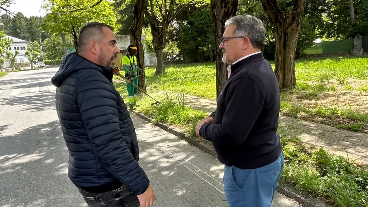 Imagen: Carlos Fernández, revisando los trabajos en Compostilla