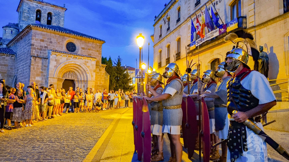 Imagen: El día 23 de agosto se conmemora el nacimiento del mito y el hito de Numancia con el desfile de tropas y el encendido del pebetero. 
