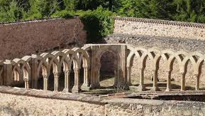 Imagen: Arcos de San Juan de Duero en la capital soriana. 