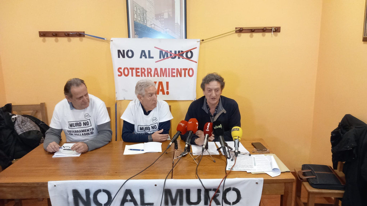 Imagen: Cecilio Vadillo, Alfonso Peña y José Luis Lara, portavoces de la Plataforma por el Soterramiento del Ferrocarril de Valladolid