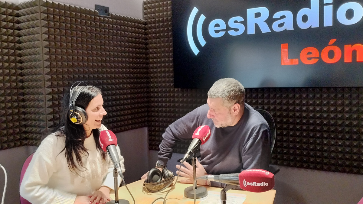 Imagen:  Lorena González, una de las gerentes de Dosmasuno Huella Creativa, durante la entrevista en el programa Manos Arriba