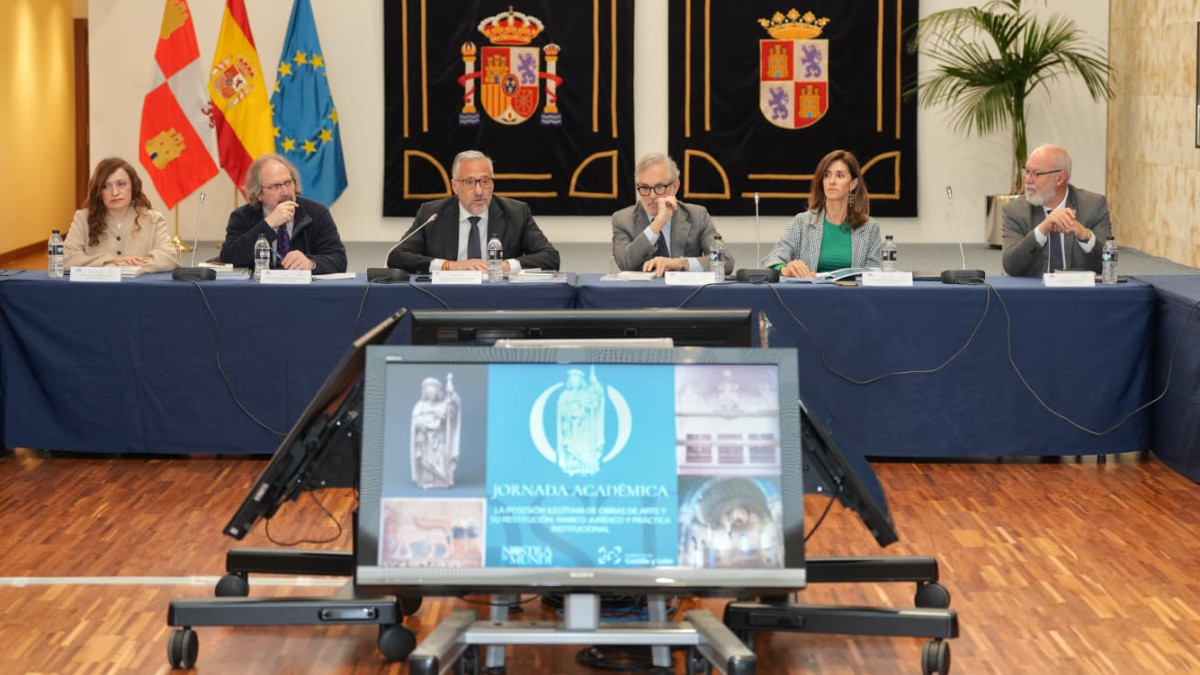 Imagen: Cortes CYL. El presidente de las Cortes, Carlos Pollán, preside el acto 'Nostra et mundi' y se despide del cargo.