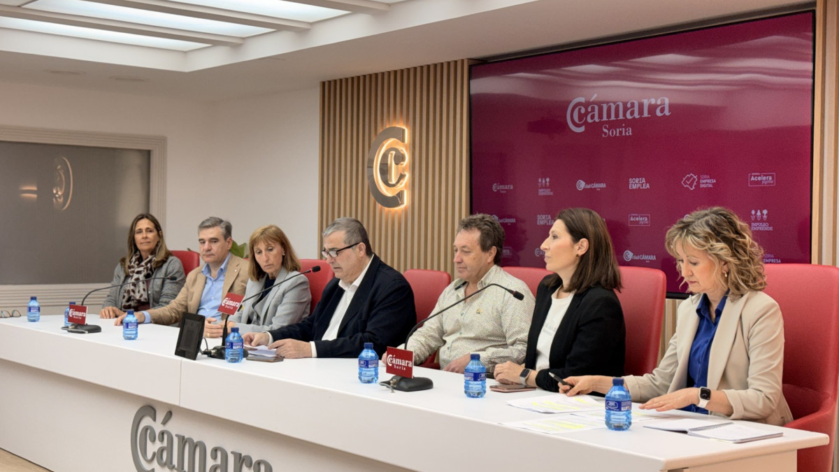 Imagen: El presidente Alberto Santamaría, en el centro de la imagen, ha realizado un balance de los últimos cuatro años. 