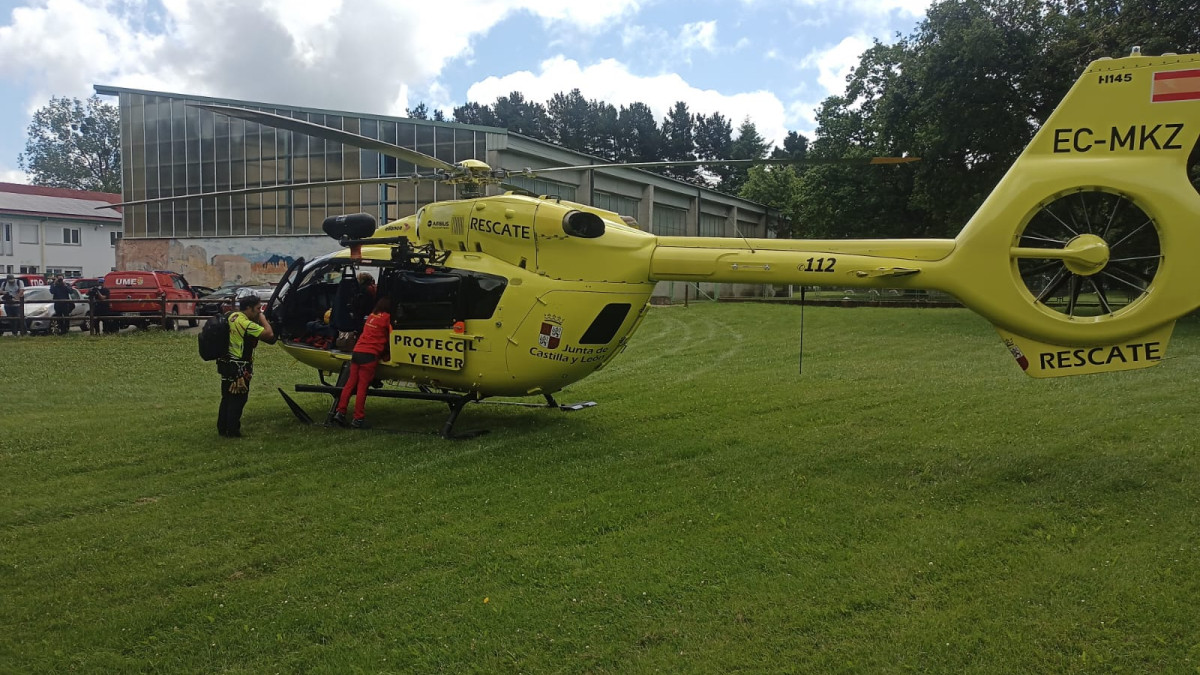 Imagen: JCyL - Colaboración de la Junta de Castilla y León en el operativo de rescate en la cavicad Garmaciega-Sima del Sombrero en Cantabria para localizar a dos espeleólogos de Valladolid y Salamanca