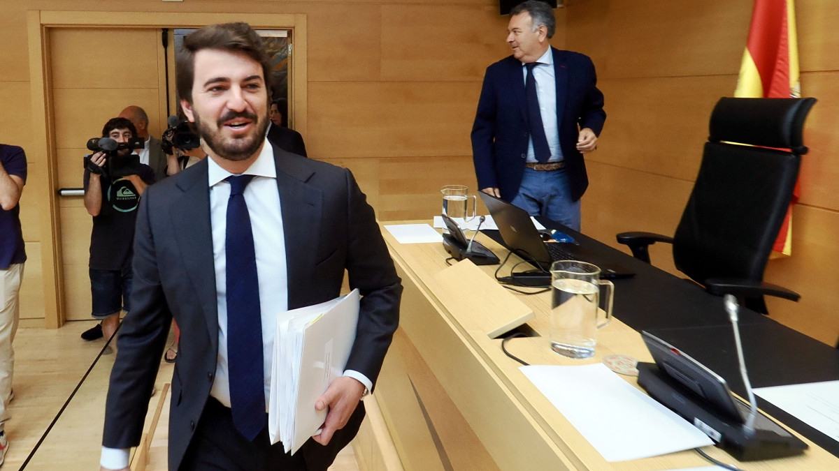 Imagen: ICAL | R.Valtero - El vicepresidente de la Junta, Juan García-Gallardo, informa a las Cortes sobre el grado de cumplimiento de los objetivos de su departamento para la legislatura