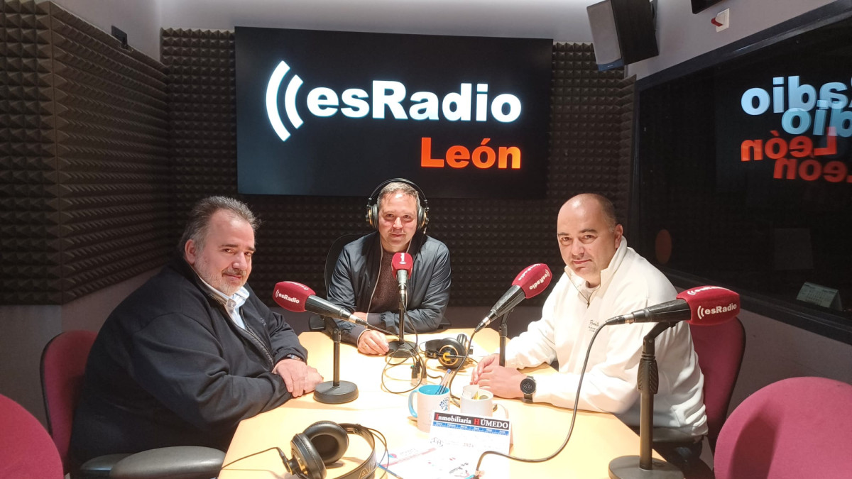 Imagen: José Ramón López Santamaría y Félix Alonso, Presidente y Portavoz de ACAIP en el Programa Es La Mañana de León con Arturo Martínez