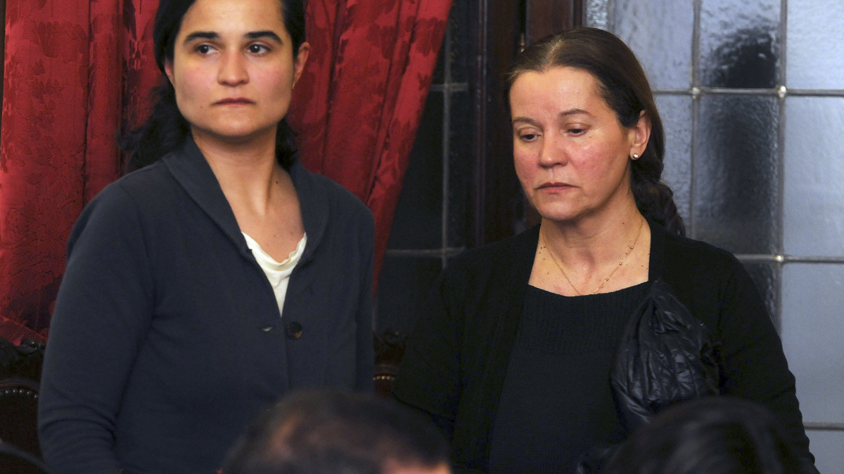 Imagen: Montserrat González y su hija Triana Martínez, acusadas por el asesinato de presidenta de la Diputación de León, Isabel Carrasco, durante la última vista en la Audiencia Provincial de León . Javier Casares / Poll