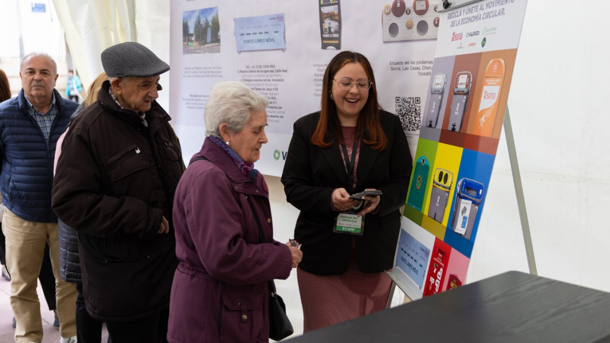 Imagen: En el centro de la ciudad se ha instalado una carpa del reciclaje que ya puede visitar la ciudadanía. 