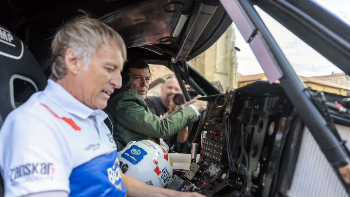 Imagen: JCyL | Jesús Calleja y Alfonso Fernández Mañueco 