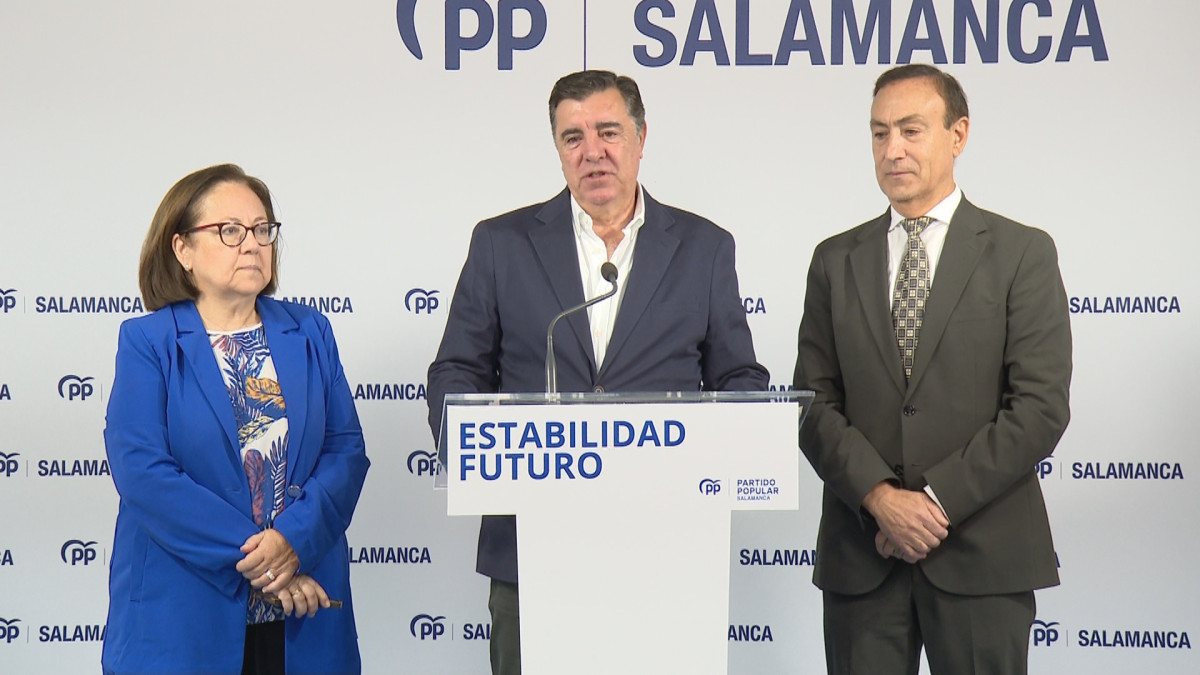 Imagen: Los Diputados del Partido Popular, María Jesús Moro, José Antonio Bermúdez de Castro y Pedro Samuel Martín