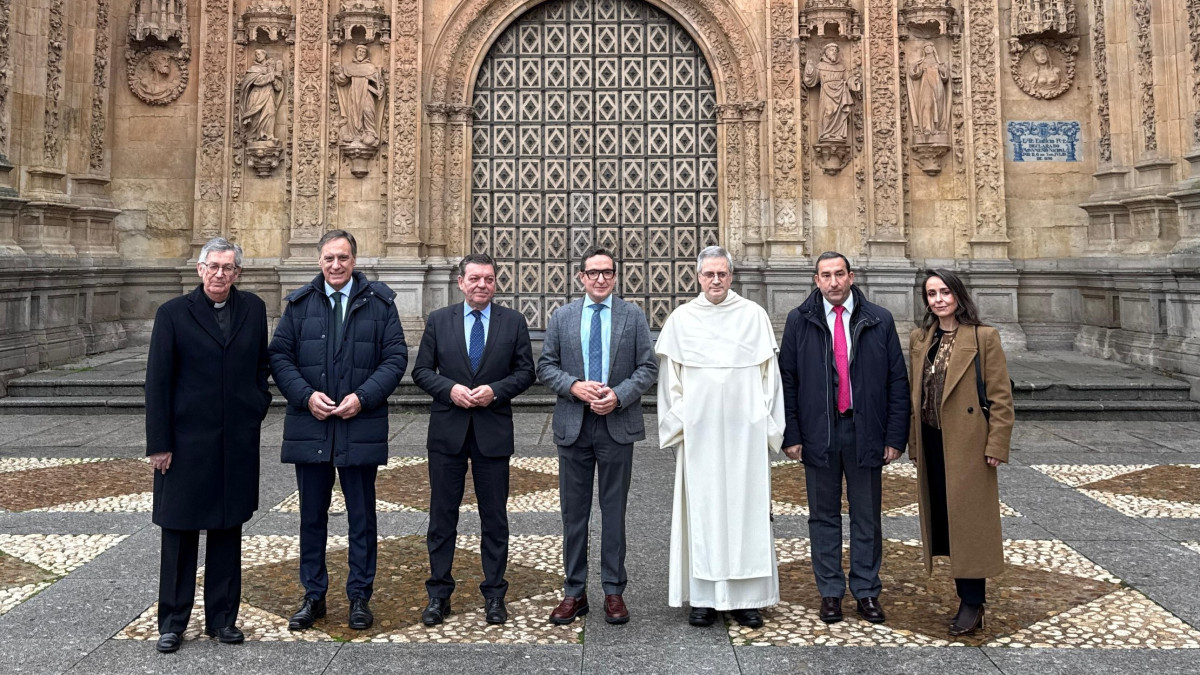 Imagen: Representantes de todas las instituciones antes de la firma