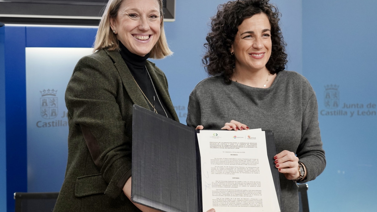 Imagen: La vicepresidenta de la Junta de Castilla y León y consejera de Familia e Igualdad de Oportunidades, Isabel Blanco, firma un protocolo de colaboración para el desarrollo de acciones conjuntas frente a la soledad y el aislamiento social con el Consejo de Colegios Profesionales de Farmacéuticos de Castilla y León. ICAL