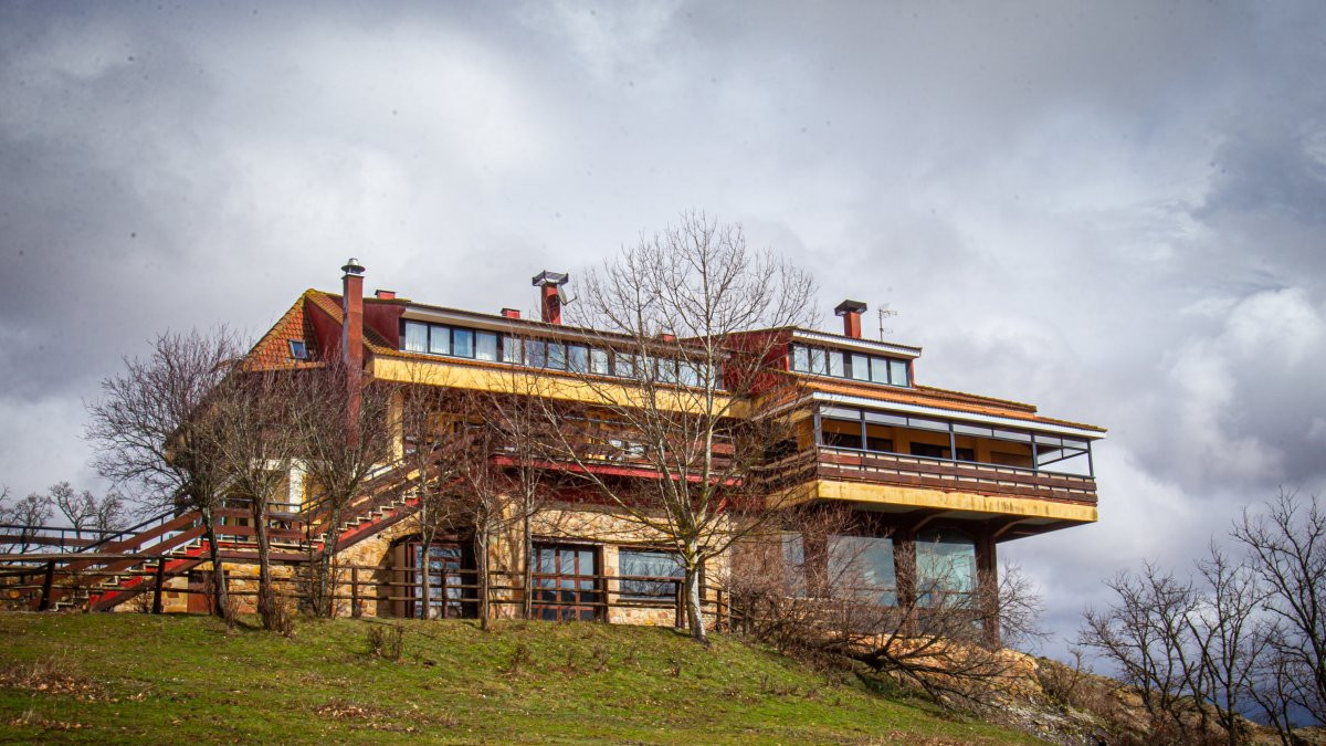 Imagen: El antiguo hotel de Valonsadero avanza como centro de interpretación sobre astronomía, paisaje y arte rupestre dentro del proyecto europeo Soria Orígenes. 