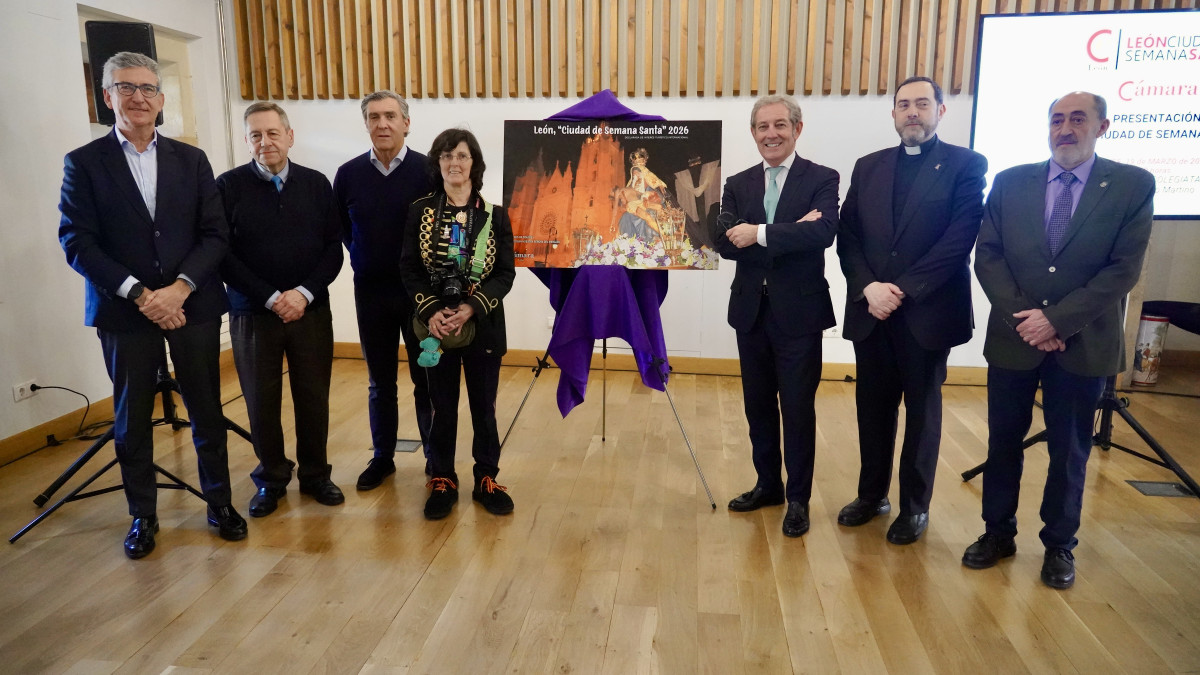 Imagen: El presidente de la Cámara de Comercio de León, Javier Vega, presenta la campaña promocional de la Semana Santa