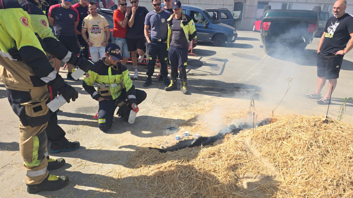 Imagen: Formación de los bomberos