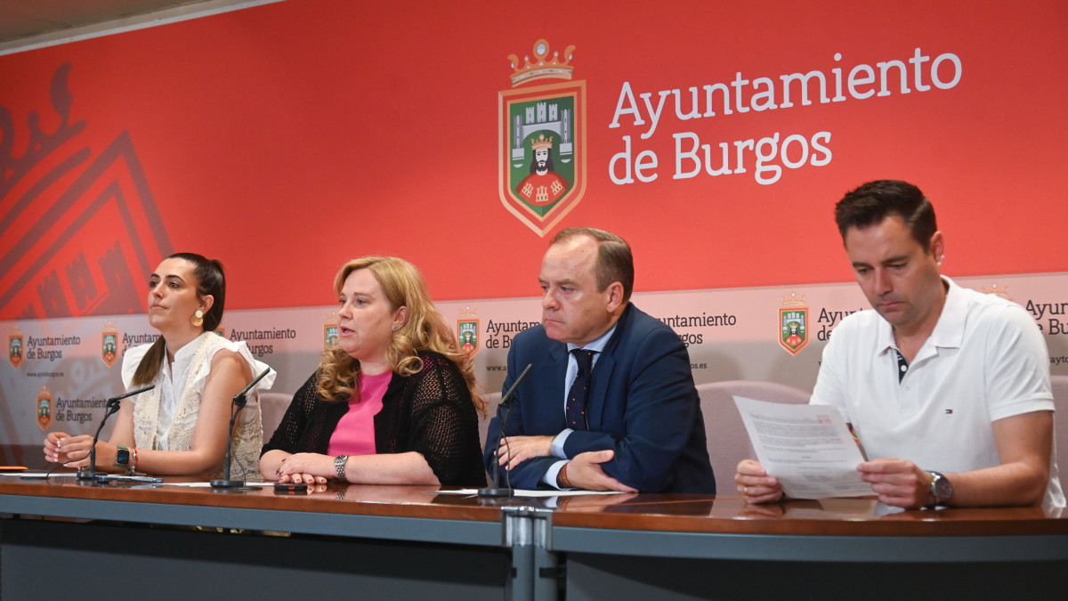 Imagen: Ricardo Ordóñez - La alcaldesa de Burgos y los portavoces de los grupos municipales presentan una proposición conjunta que elevarán al Pleno