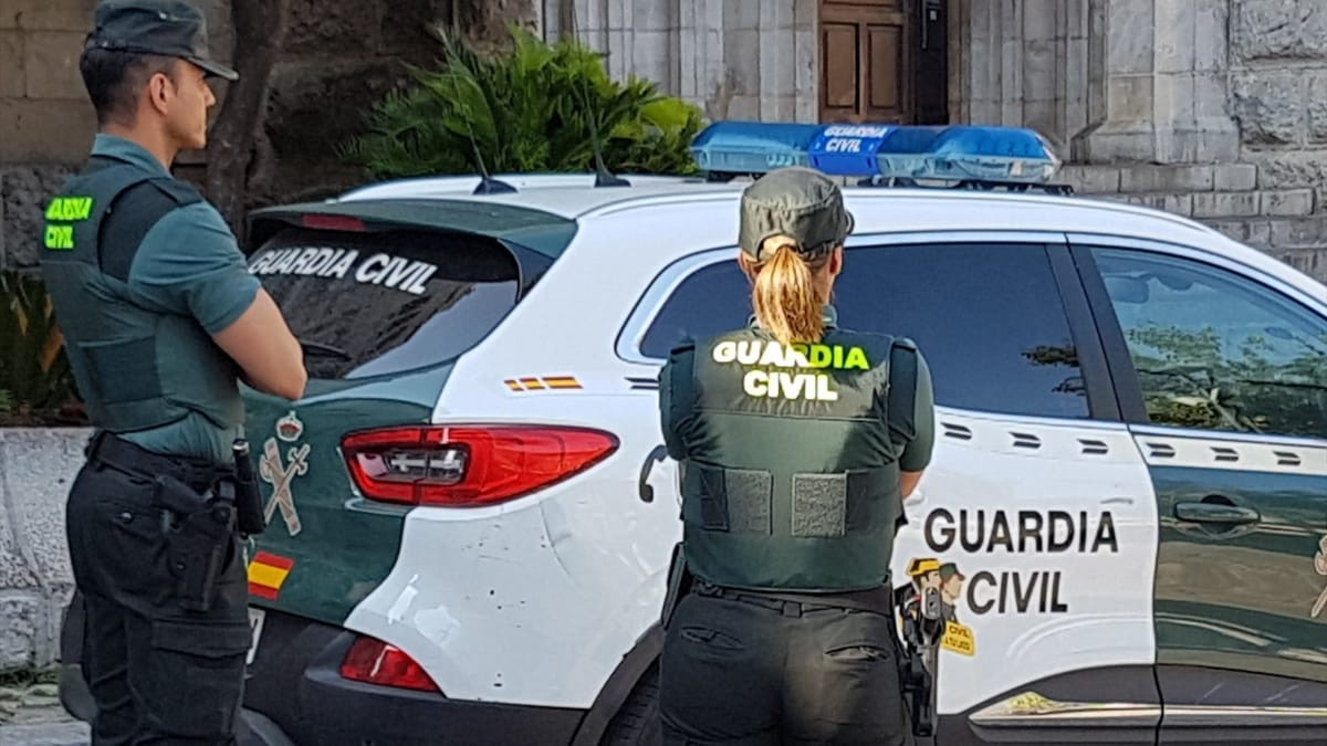 Imagen: Imagen de dos agentes de la Guardia Civil | Guardia Civil