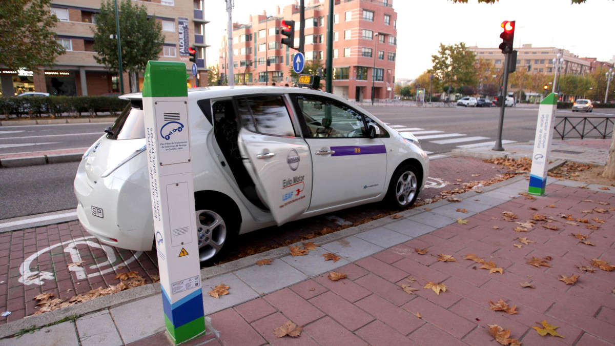 Imagen: ICAL. Imagen de archivo de un taxi de la flota de Valladolid.