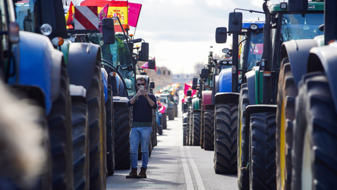 Imagen: Foto Diario de León con Las organizaciones agrarias Asaja, Ugal-Upa, Ucale-Coag y UCCL celebrando una tractorada por las calles de León.