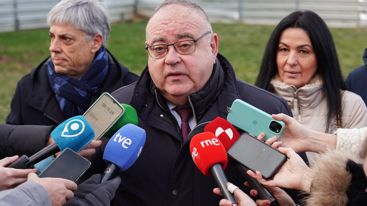 Imagen: ICAL. El consejero de Sanidad de la Junta de Castilla y León, Alejandro Vázquez, atiende a los medios de comunicación e informa sobre la situación de la gripe.