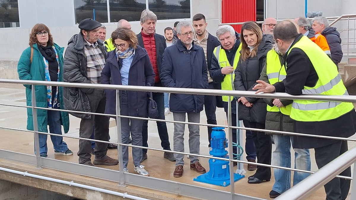 Imagen: Visita institucional a la nueva depuradora. 