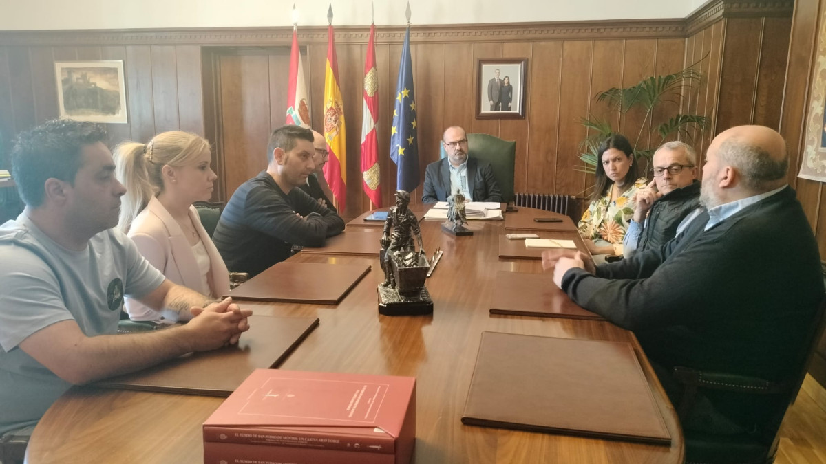 Imagen: Reunión de la Plataforma del Barrio de La Rosaleda con el alcalde de Ponferrada