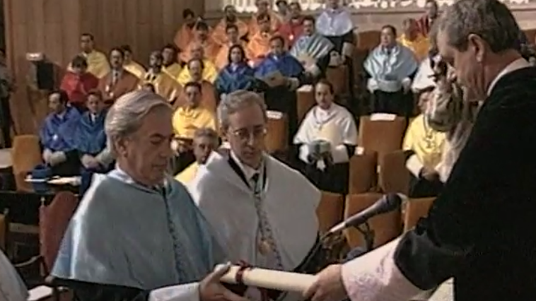 Imagen: Universidad de Valladolid. Acto en el que Mario Vargas Llosa fue nombrado como 'Doctor Honoris Causa' por la Universidad de Valladolid.