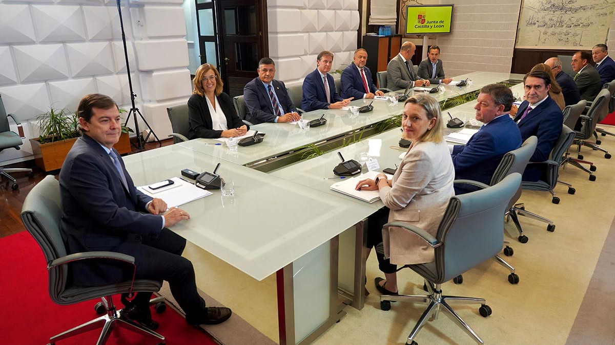 Imagen: ICAL. La Junta de Castilla y León mantiene un encuentro con representantes de las nueve Diputaciones provinciales.