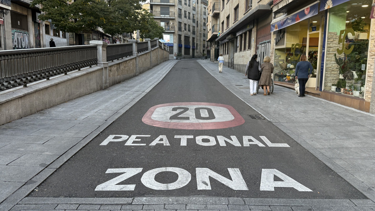 Imagen: Señal de acceso a zona peatonal en Salamanca