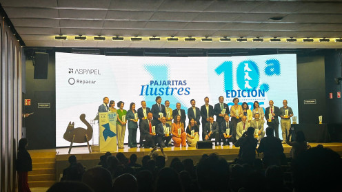 Foto de familia en la décima edición de estos galardones impulsados por ASPAPEL y REPACAR. 