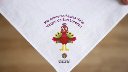 Primer plano de las pañoleta exclusiva de las Fiestas de la Virgen de San Lorenzo 