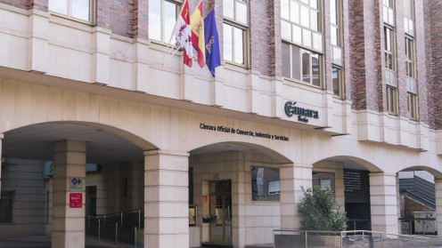 Fachada de la sede de la Cámara de Comercio de Soria. 