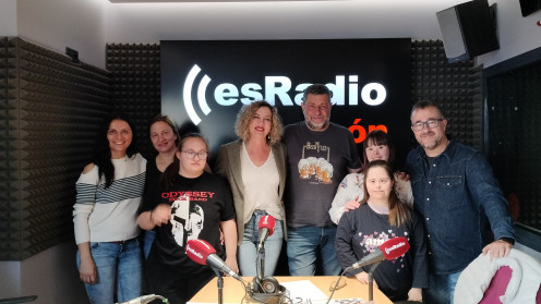 La Asociación Amidown León durante la entrevista en el programa Manos Arriba