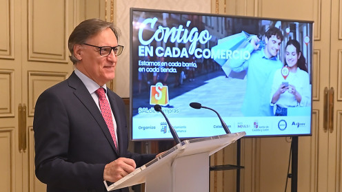 El Alcalde, Carlos García Carbayo, durante la presentación de las novedades de SALdeCompras