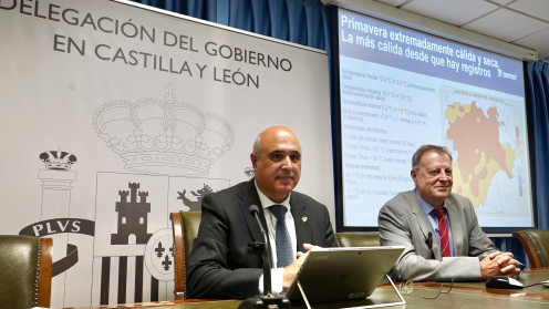 ICAL. El delegado de AEMET Castilla y León, Manuel Mora, presenta junto al subdelegado del Gobierno en Valladolid, Jacinto Canales, el pronóstico del tiempo para el verano.